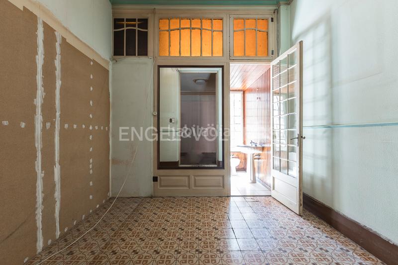 Foto 1ae6cb75-32ea-433a-a577-9b0d4aa2e26b. Apartamento piso único con terraza a reformar en eixample en Barcelona