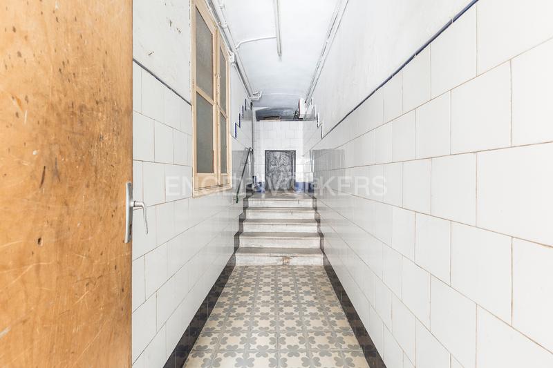 Foto 283f5aa7-0800-406e-9587-79abab8f2807. Apartamento piso único con terraza a reformar en eixample en Barcelona