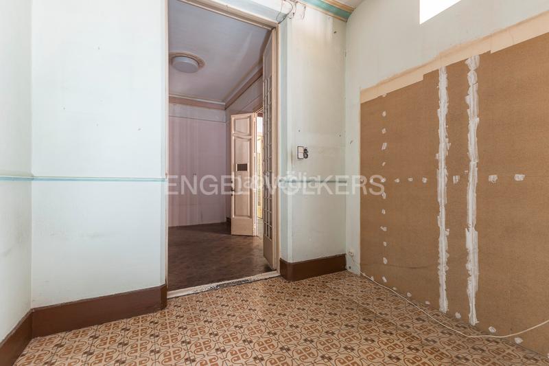 Foto 4e672062-3ce4-477c-891d-16f011ba364b. Apartamento piso único con terraza a reformar en eixample en Barcelona