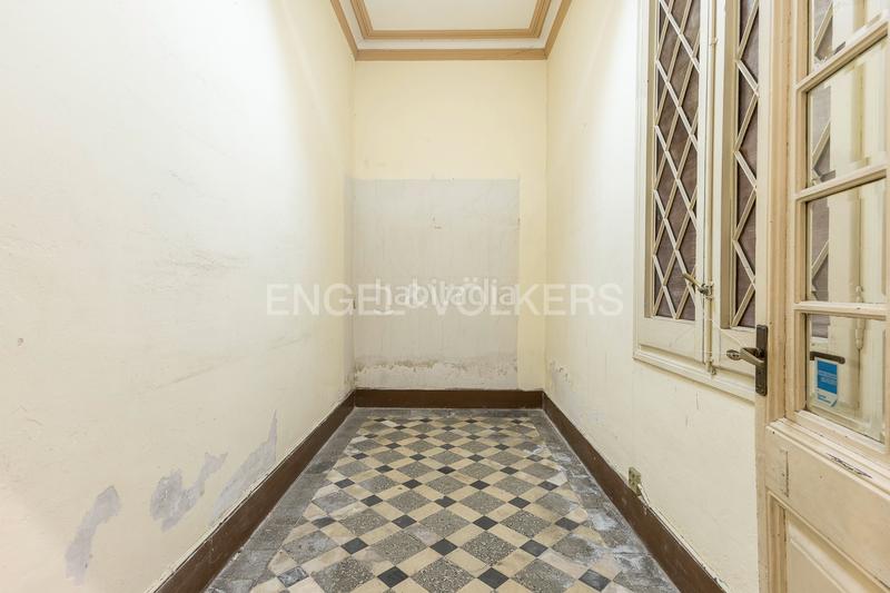 Foto 5e5d5519-c37d-4172-8e24-6d607762afd7. Apartamento piso único con terraza a reformar en eixample en Barcelona