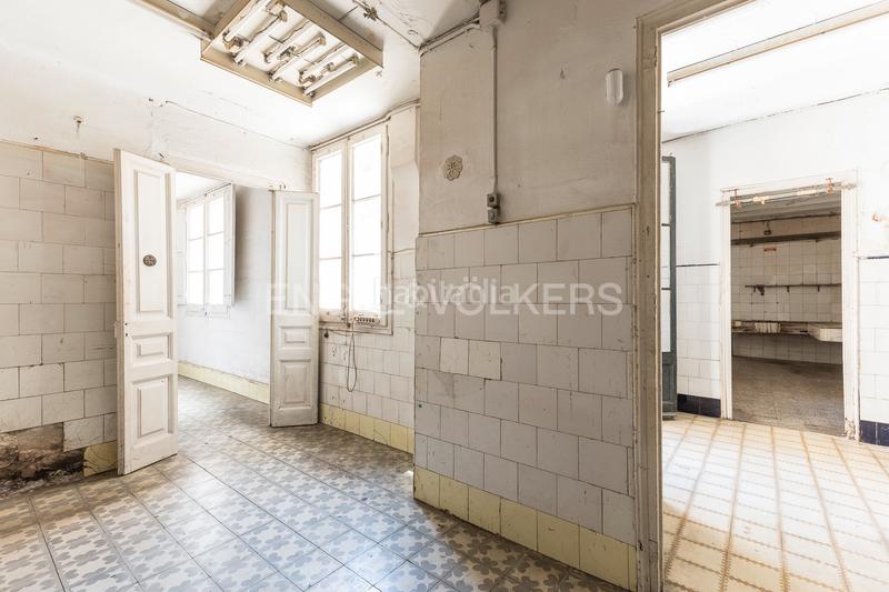 Foto 5fb10634-7b7c-4378-91e7-1df7a2448e59. Apartamento piso único con terraza a reformar en eixample en Barcelona