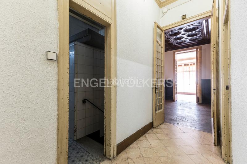 Foto 603e2fcc-7431-40a4-83a9-662cb59fc2d4. Apartamento piso único con terraza a reformar en eixample en Barcelona