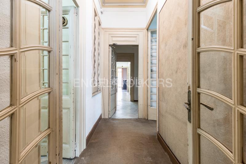 Foto 64b2e02c-bcc3-484d-a041-332511301661. Apartamento piso único con terraza a reformar en eixample en Barcelona