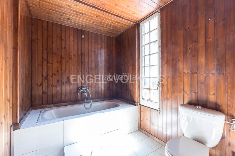 Foto 6a001cbc-20db-4e30-b838-2f26187ea9c2. Apartamento piso único con terraza a reformar en eixample en Barcelona
