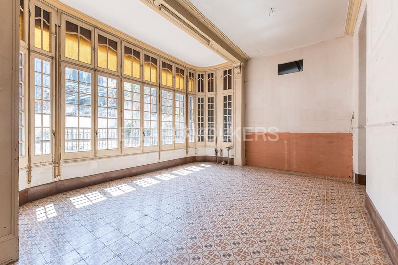 Foto 741b062c-d9c4-4b1f-ae75-295a85ff43f1. Apartamento piso único con terraza a reformar en eixample en Barcelona