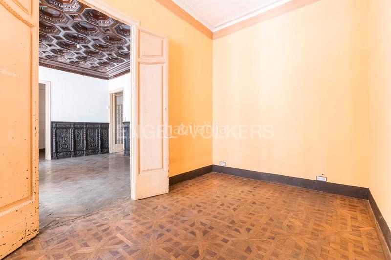 Foto 78e1f55b-a2d5-4535-890d-852a929f05ed. Apartamento piso único con terraza a reformar en eixample en Barcelona
