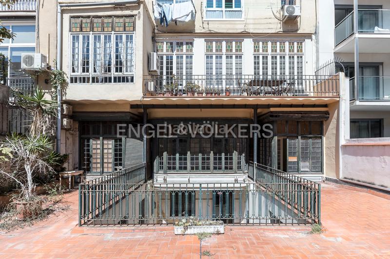 Foto 81030743-1c5b-418c-8d64-e8d68803a100. Apartamento piso único con terraza a reformar en eixample en Barcelona