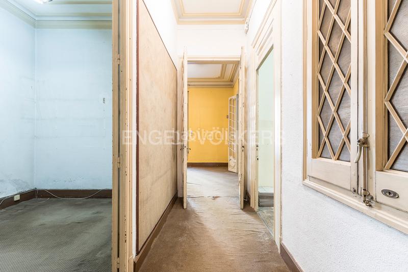 Foto 8be29a4c-493d-4bf6-8f06-7064920905aa. Apartamento piso único con terraza a reformar en eixample en Barcelona