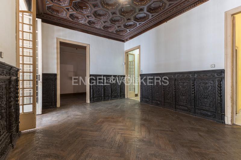 Foto 92511ba0-03b3-46ac-8add-37d912b828a7. Apartamento piso único con terraza a reformar en eixample en Barcelona