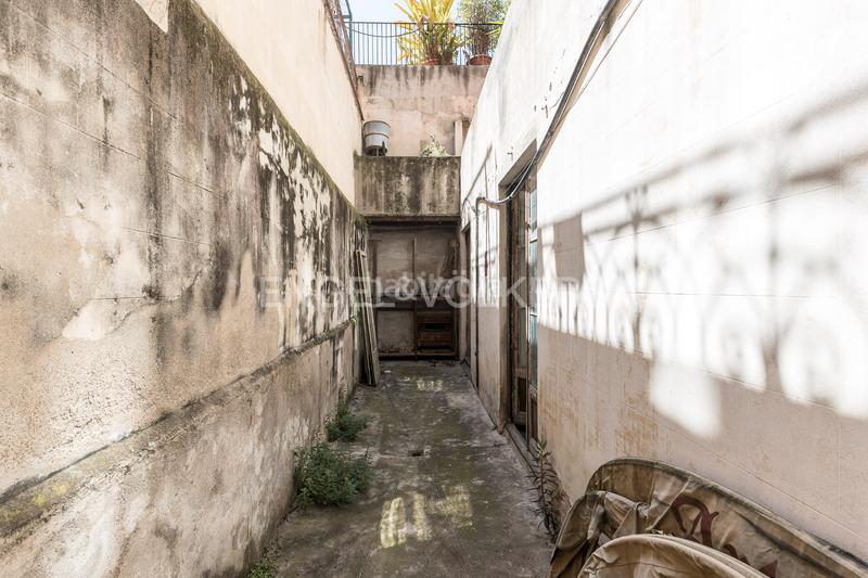 Foto b10f6d62-afe4-4290-ba12-89a49b49931b. Apartamento piso único con terraza a reformar en eixample en Barcelona