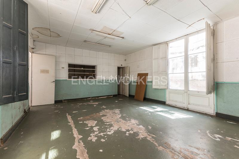 Foto bc6c93cd-edc0-4ad4-91d9-6be5980e0adf. Apartamento piso único con terraza a reformar en eixample en Barcelona
