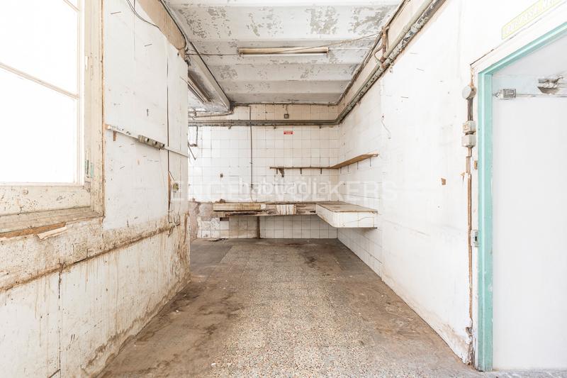 Foto c6da33fd-51e3-4e90-a895-f57aedc9c9dc. Apartamento piso único con terraza a reformar en eixample en Barcelona