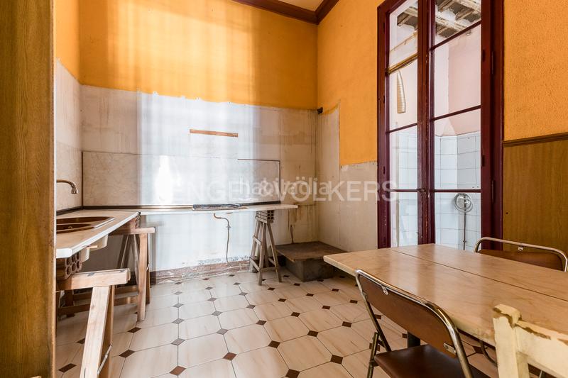 Foto cf33b4ec-9dfe-498f-b96e-bd22da0227e8. Apartamento piso único con terraza a reformar en eixample en Barcelona