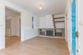 Casa a Martorelles. Casa en planta con amplio jardín en martorelles
