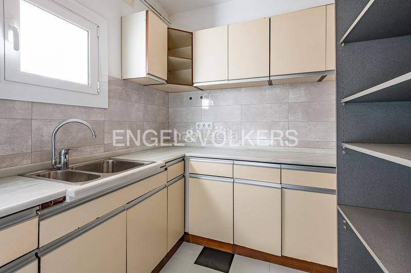 Foto 73d304b9-87a2-4902-8299-97c052da8d86. Apartamento piso alto, luminoso y céntrico en finca modernista en eixample en Barcelona