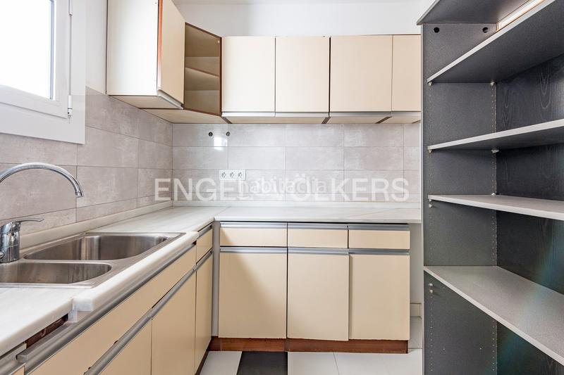 Foto 980c5d69-4b19-4571-ba61-49bfa60125c8. Apartamento piso alto, luminoso y céntrico en finca modernista en eixample en Barcelona