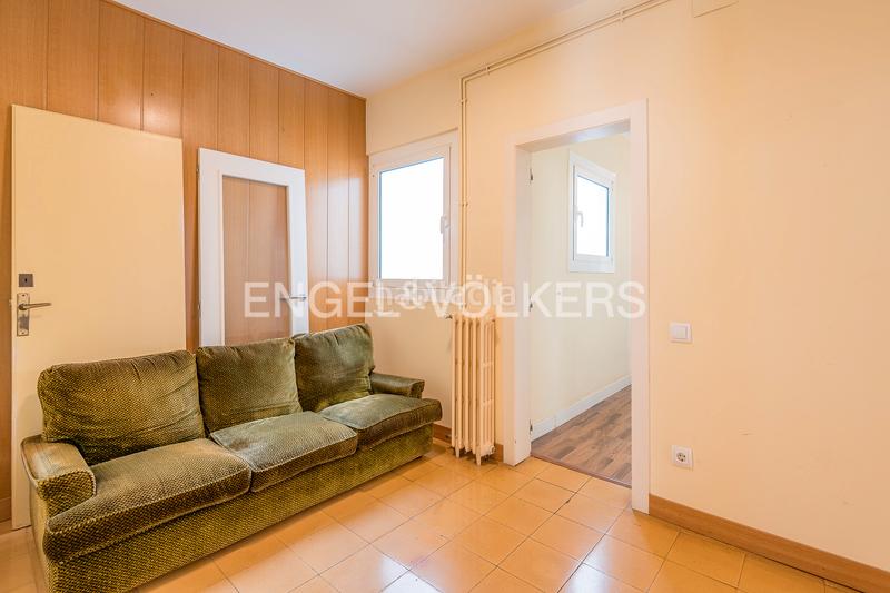 Foto a0d1be6f-606f-471e-ab58-f6d7e8bf35f3. Apartamento piso alto, luminoso y céntrico en finca modernista en eixample en Barcelona