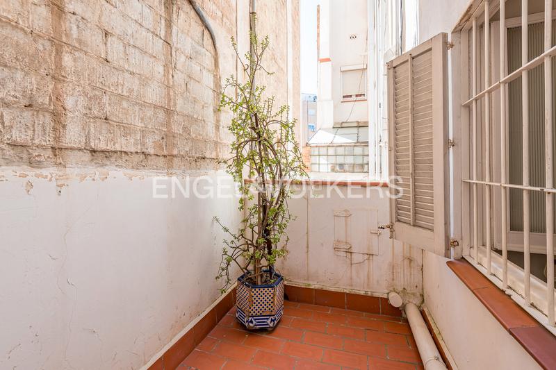 Foto abebf23c-4f2c-4480-94b4-9a2e4a790b74. Apartamento piso alto, luminoso y céntrico en finca modernista en eixample en Barcelona