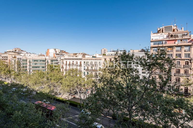 Foto b570a944-35cd-433b-a43e-a0cdae462058. Apartamento piso alto, luminoso y céntrico en finca modernista en eixample en Barcelona
