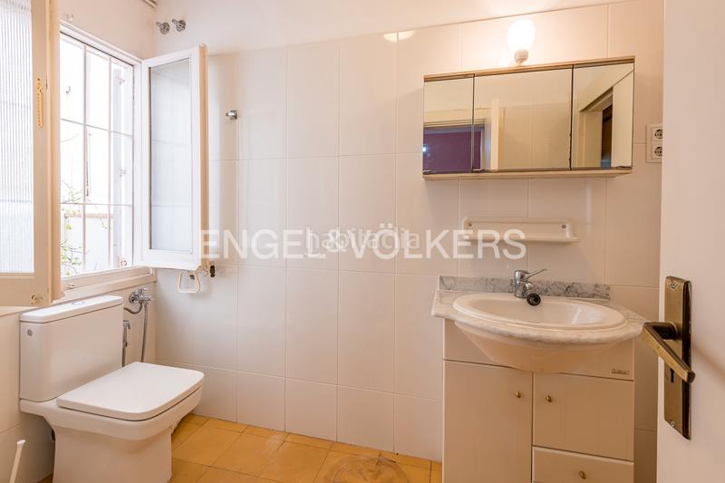 Foto e29151ab-5a9e-447b-9b8b-40a6872927f5. Apartamento piso alto, luminoso y céntrico en finca modernista en eixample en Barcelona