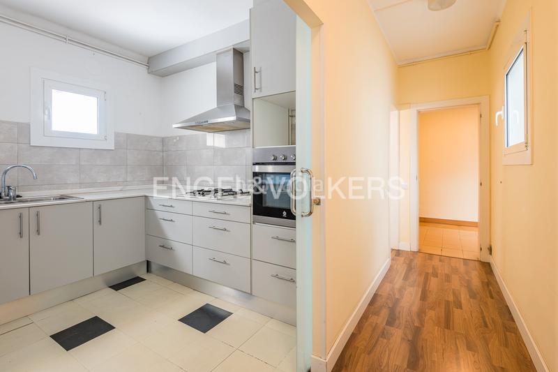 Foto e5871e59-21d7-4fe4-9e2f-0b5413ec7649. Apartamento piso alto, luminoso y céntrico en finca modernista en eixample en Barcelona