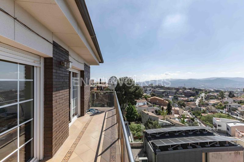 Foto 07748316-d19d-4e03-8f60-f2a1c7a4425e. Casa con riscaldamento parcheggio piscina in La Miranda Esplugues de Llobregat