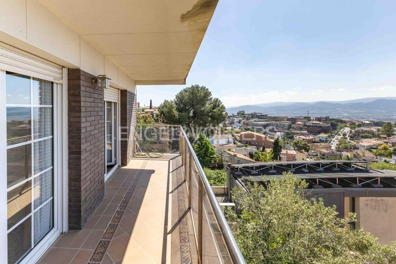 Foto 4ead8b58-d8a0-4dc1-bae2-af2b61671234. Casa con riscaldamento parcheggio piscina in La Miranda Esplugues de Llobregat