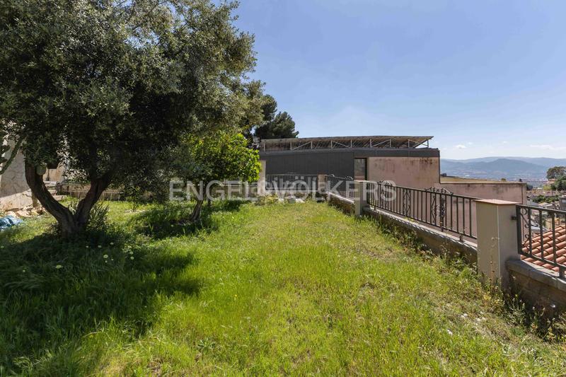 Foto 501b7793-414f-4cfa-a796-f33464cfc0ec. Casa con riscaldamento parcheggio piscina in La Miranda Esplugues de Llobregat