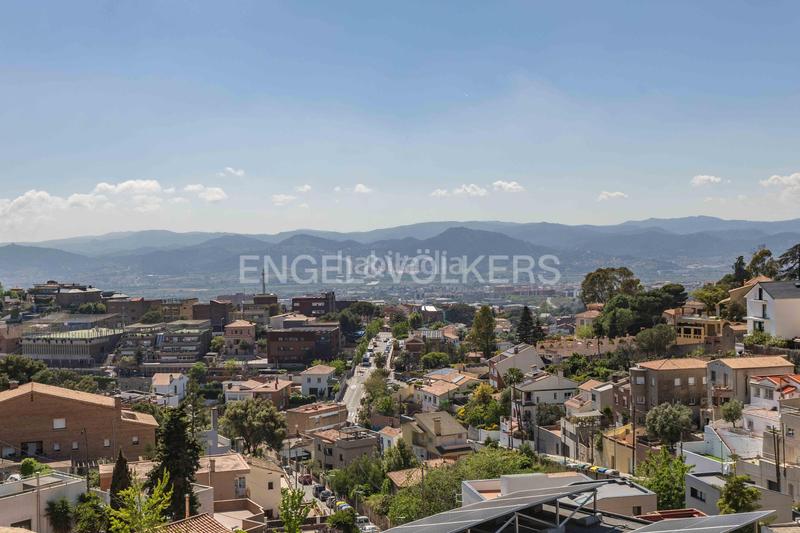 Foto 532161b1-5504-46c5-a595-26f80c2becf5. Casa con riscaldamento parcheggio piscina in La Miranda Esplugues de Llobregat