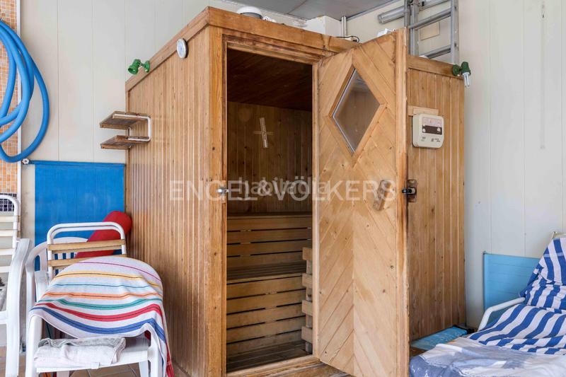 Foto 66831f0c-b28d-4daa-8167-07502ada1ba4. Casa con riscaldamento parcheggio piscina in La Miranda Esplugues de Llobregat