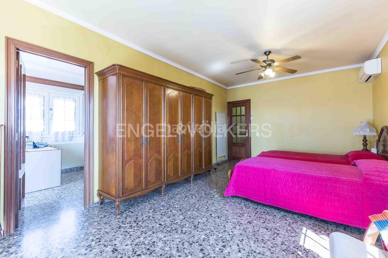 Foto 744cbc65-9e16-4af4-9485-cb5b674a0db0. Casa con riscaldamento parcheggio piscina in La Miranda Esplugues de Llobregat