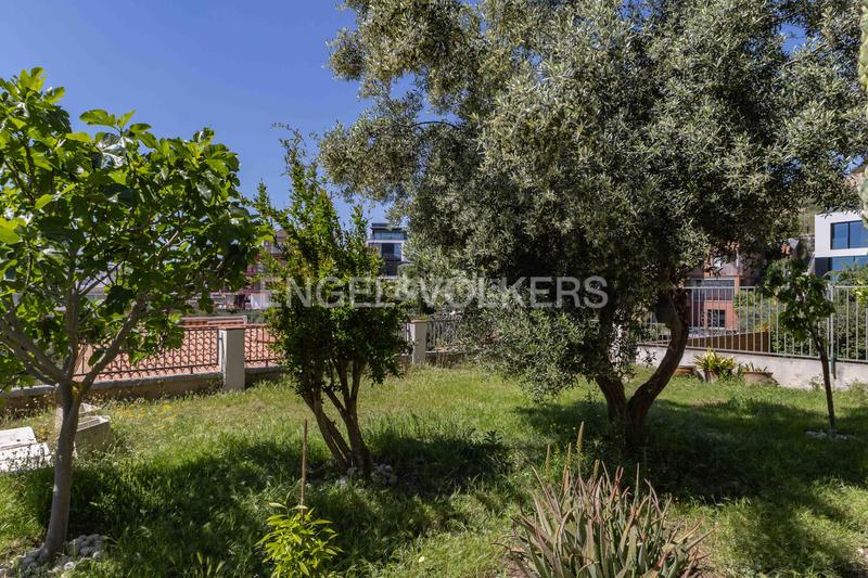 Foto 79025d35-f4d8-4f56-b39e-35f1d93ee83b. Casa con riscaldamento parcheggio piscina in La Miranda Esplugues de Llobregat