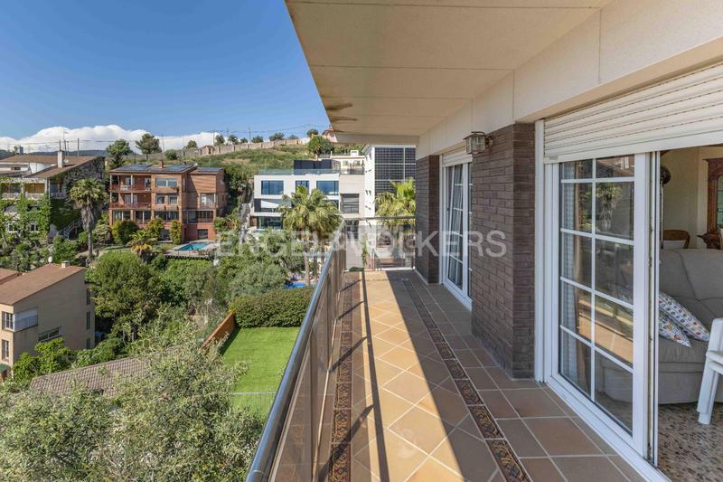 Foto 86adf715-f26c-40e8-9147-7e0d0041cf51. Casa con riscaldamento parcheggio piscina in La Miranda Esplugues de Llobregat