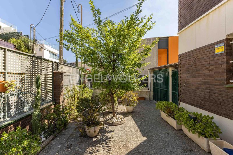 Foto 88972de4-4abb-4b92-8d87-2c65f0b4b7d8. Casa con riscaldamento parcheggio piscina in La Miranda Esplugues de Llobregat