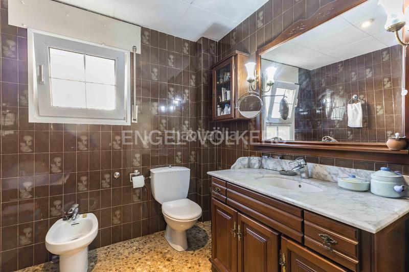 Foto 8d187b86-0b8b-4563-9e42-4b4340feeb3b. Casa con riscaldamento parcheggio piscina in La Miranda Esplugues de Llobregat