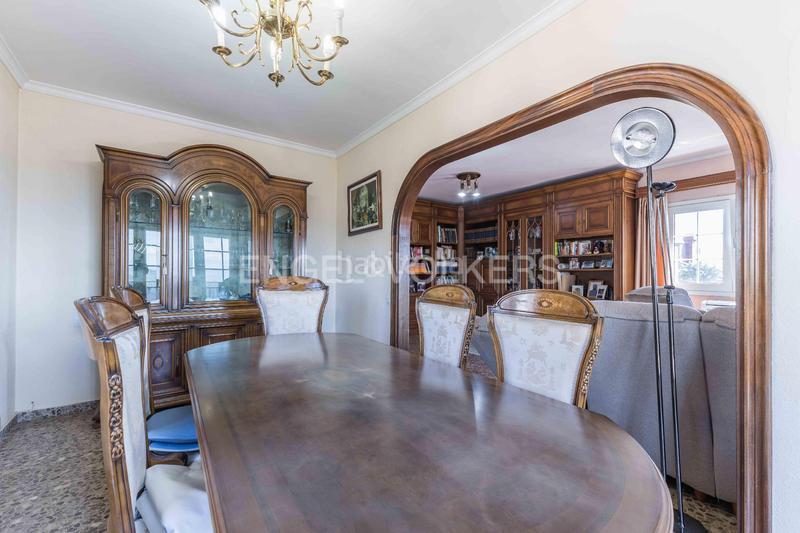 Foto a0b76d6d-8b58-4932-b94f-dbed9468d26d. Casa con riscaldamento parcheggio piscina in La Miranda Esplugues de Llobregat