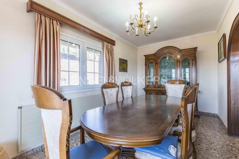 Foto bd0b6233-0392-4811-8356-acc65c717fbc. Casa con riscaldamento parcheggio piscina in La Miranda Esplugues de Llobregat