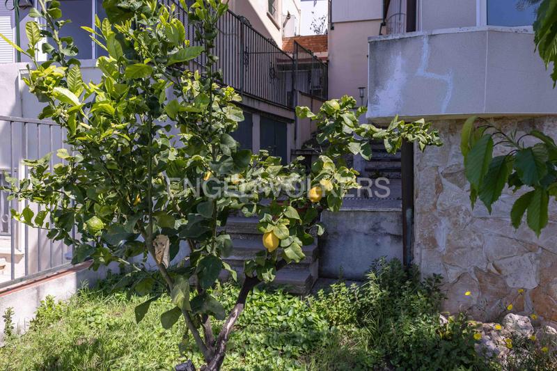 Foto c185cf7b-9ca3-458a-8c52-8bb8030a6308. Casa con riscaldamento parcheggio piscina in La Miranda Esplugues de Llobregat