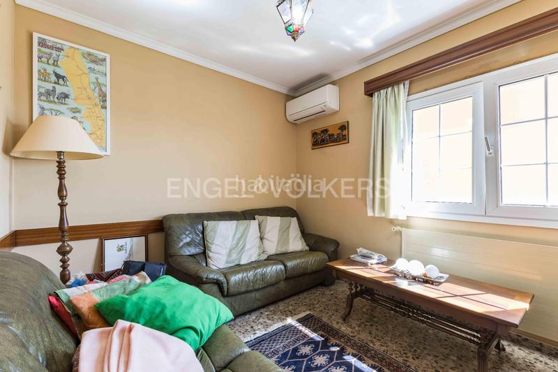 Foto c960e8d1-cec5-4b2c-9406-7d5c41c3c4d4. Casa con riscaldamento parcheggio piscina in La Miranda Esplugues de Llobregat