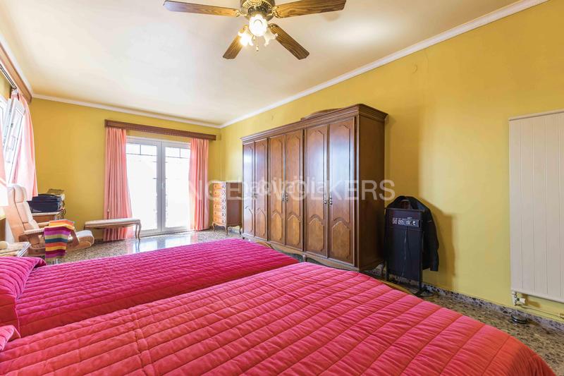 Foto d3b81226-1d8d-4c09-b405-65c22e6d936c. Casa con riscaldamento parcheggio piscina in La Miranda Esplugues de Llobregat