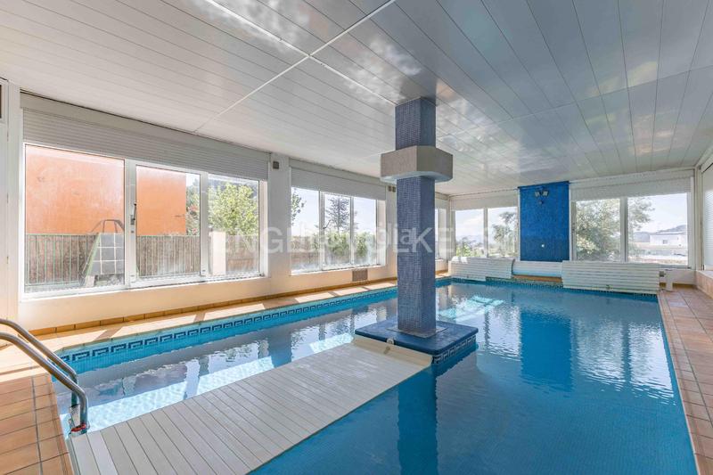 Foto d42a98b1-a241-426f-bae9-b1c24c4e7c06. Casa con riscaldamento parcheggio piscina in La Miranda Esplugues de Llobregat