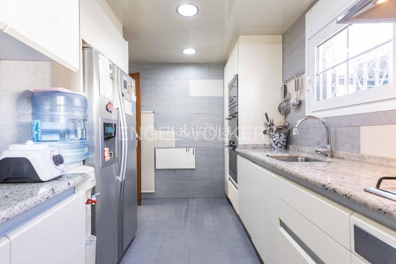 Foto f0ff745c-5074-4a53-8f57-ef79b940732e. Casa con riscaldamento parcheggio piscina in La Miranda Esplugues de Llobregat