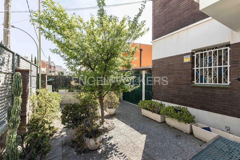 Foto f2febe3a-a4dd-4851-a147-35a3f7db9208. Casa con riscaldamento parcheggio piscina in La Miranda Esplugues de Llobregat