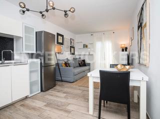Rent Penthouse  Comte d'urgell. Encantador ático temporal reformado en eixample izquierdo