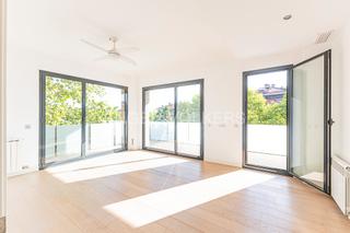 Apartament a Turó de Can Mates. Encantador piso esquinero en can matas