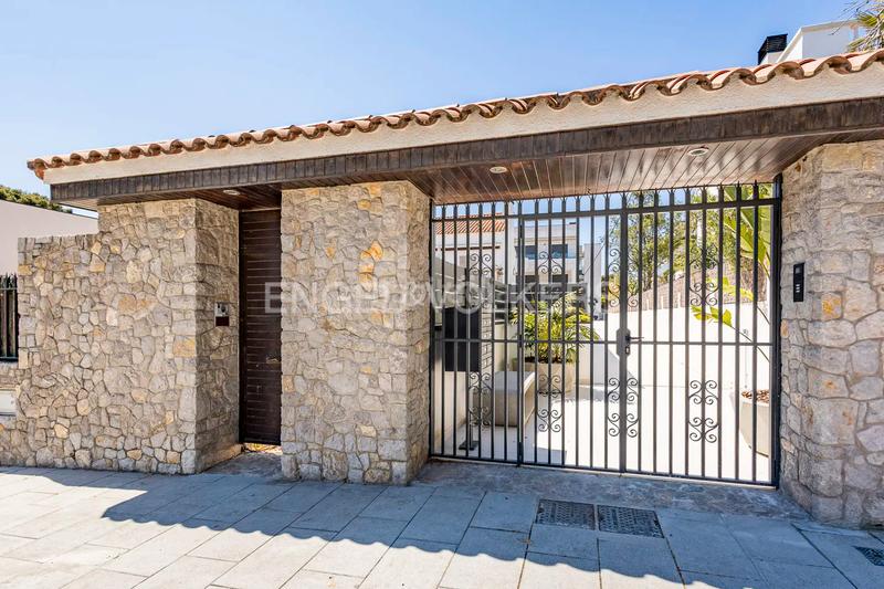 Foto 725aea32-5a1b-451e-a846-a3e364520cc2. Erdgeschoss 261m<sup>2</sup> mit heizung parking pool in Can Girona - Terramar - Vinyet Sitges