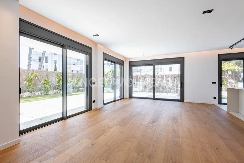 Foto d2305bb0-f646-4109-aad8-5221f0a64707. Ground floor 261m<sup>2</sup> with heating parking pool in Can Girona - Terramar - Vinyet Sitges