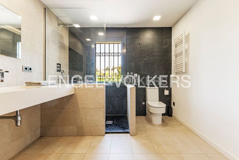 Foto a6250c5a-a6e0-43ae-a52d-da4eb6b49713. Casa amb calefacció aparcament piscina a Bellaterra