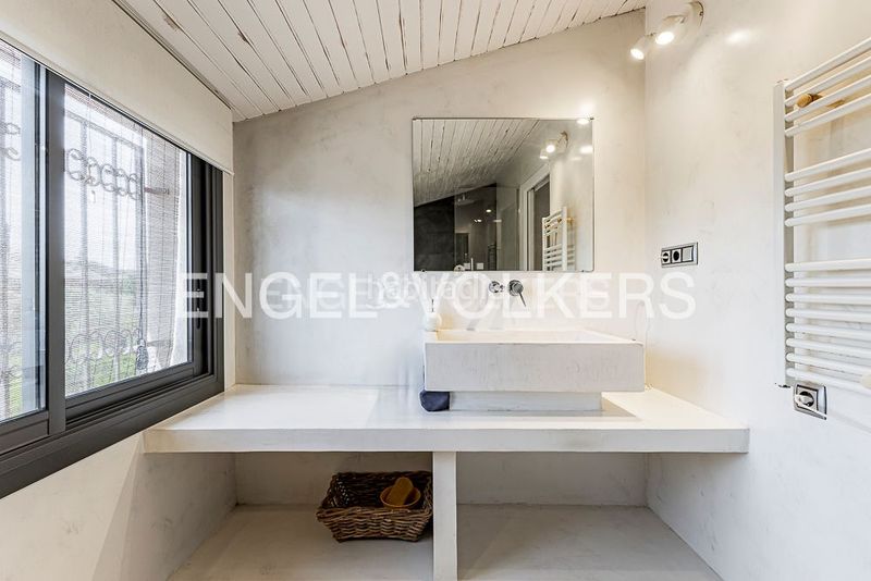 Foto ac892451-b31a-451c-bfe7-591b945b5ff5. Casa amb calefacció aparcament piscina a Bellaterra