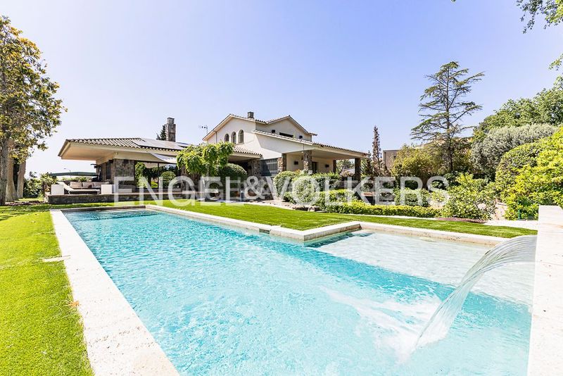 Foto ec851ebc-6d08-4d8d-8520-bc13f84ea935. Casa amb calefacció aparcament piscina a Bellaterra